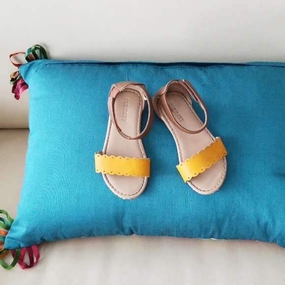 Old Navy Sandals - Picture 1 of 5